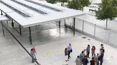 Una comisión municipal visita colegios con instalaciones fotovoltáicas