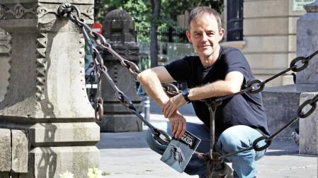 Jon Arretxe: “Necesito la ciudad para escribir porque en un pueblo pasa una salvajada de vez en cuando”