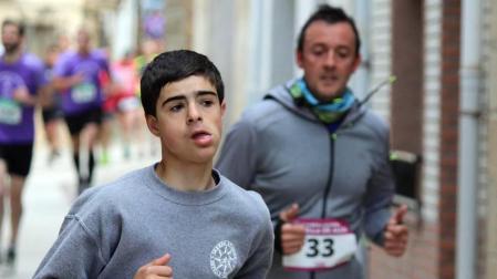Rubén Juániz y Juan Martínez, dos corredores del Club Atletismo Iranzu de Estella, comparten triunfo en Allo.