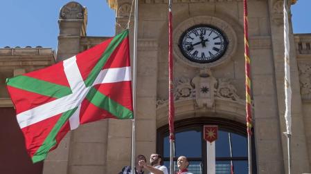 Ley de Símbolos de Navarra: ni rastro en los programas de Geroa Bai y Podemos