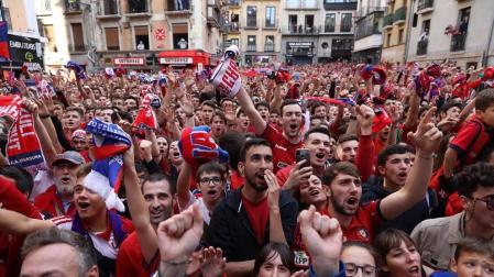 La plantilla, el cuerpo técnico y la directiva del C.A. Osasuna celebró en la sede del Gobierno de Navarra y en el Ayutamiento de Pamplona el ascenso a Primera División.