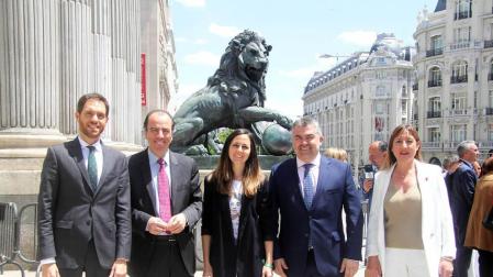 Los parlamentarios navarros toman posesión de su cargo en las Cortes