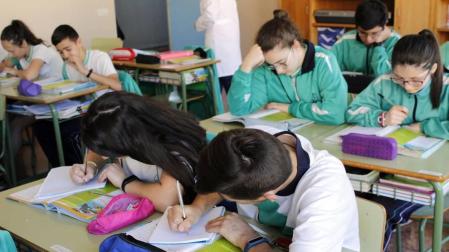 Alumnado del colegio Notre Dame-Fesd de Burlada durante una jornada lectiva.