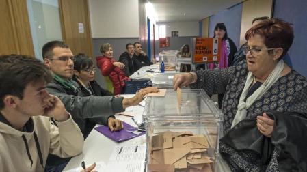 1.900 navarros se han librado de no estar este domingo en una mesa electoral
