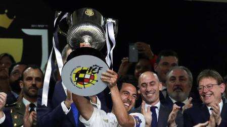 El Valencia rompe la racha del Barça y celebra el centenario con la Copa