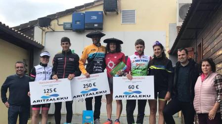 El 'XVII Triatlón de Aritzaleku' contó con 600 participantes