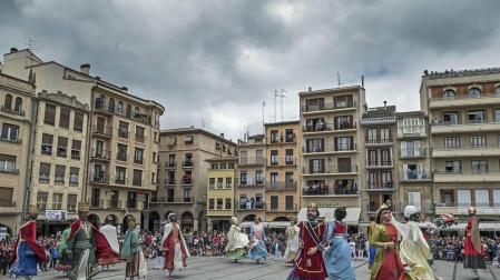 Los gigantes llenan las calles de Estella por las fiestas de la Virgen del Puy