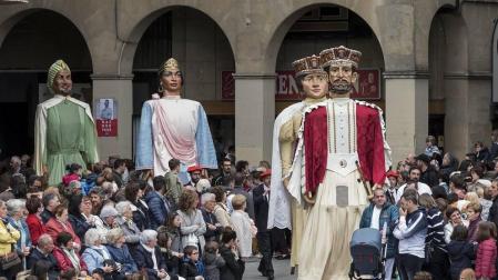 Los gigantes llenan las calles de Estella por las fiestas de la Virgen del Puy