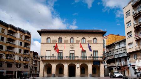 Controversia entre UPN y Upei por el gasto en empleo social en Peralta