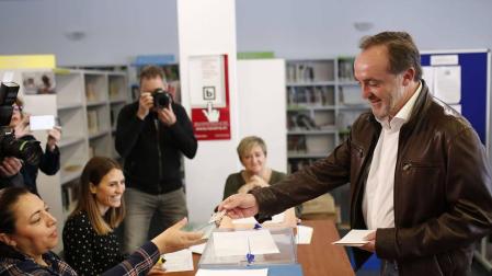 Esparza (Navarra Suma) pide que se vote con "responsabilidad"