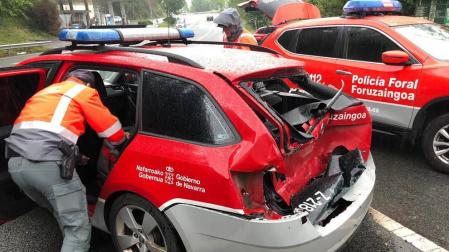 Herido un policía foral al chocar un camión con tres vehículos en Bera
