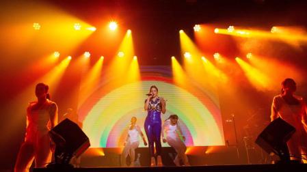 La cantante Rosalía actúa durante un concierto en el Webster Hall de Manhattan, en Nueva York