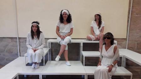 Trapalán estrena una nueva  obra de teatro social en Mañeru
