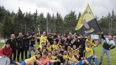 Los futbolistas de Barañáin vencieron en Arróniz y confirmaron el ascenso en una temporada en la que también han ganado la Copa IMQ.