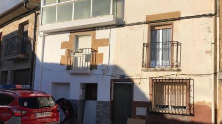 Desalojada una familia que okupó una vivienda en Allo