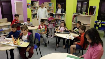 El CP Francisco Javier Sáenz de Oiza (Cáseda) inunda su curso de color