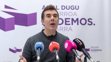 Eduardo Santos, de Podemos, durante una rueda de prensa la pasada semana.