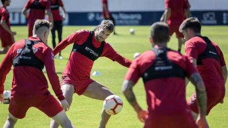 Osasuna juega en Córdoba a un punto de lograr el título