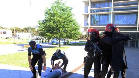 Simulacro de ataque terrorista en la Biblioteca de Navarra con 40 heridos