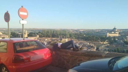 Socorren en Toledo a un joven dormido sobre un pretil a gran altura