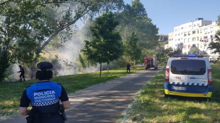 Sofocados dos incendios de pelusas en el Grupo Urdánoz y Miluce