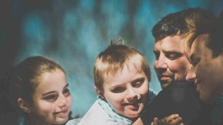 Un libro recoge la historia de Ionan, un niño con Síndrome de Down y West