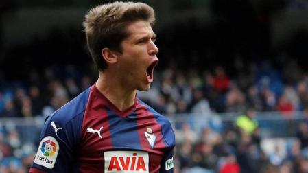 Marc Cardona celebra el gol que marcó en la segunda vuelta en el Santiago Bernabéu.