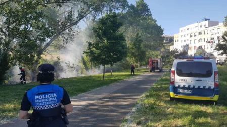 Sofocan fuegos de pelusa intencionados en Pamplona
