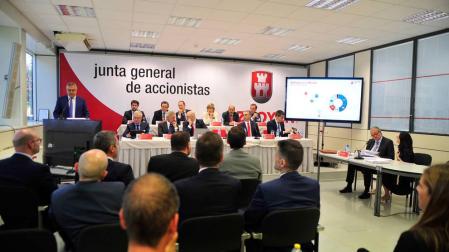 Imagen de la junta general de accionistas celebrada este martes en la sede de la multinacional en Peralta.