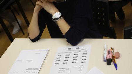 Una montaña de 19.927 exámenes para un equipo de 144 correctores