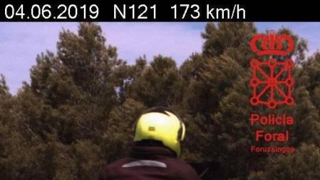 Detenido un motorista en Tafalla por ir a 173 km/h en una vía de 90