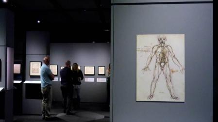 Sala dedicada a la muestra de los códices en los que Leonardo da Vinci reflexionaba sobre el movimiento, en la nueva exposición de la Biblioteca Británica de Londres.