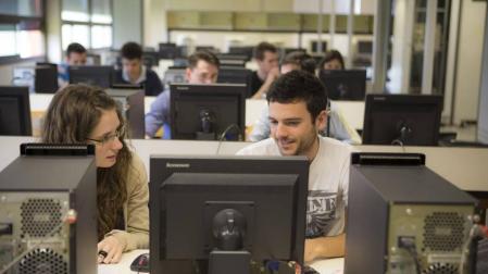 Tres de cada cuatro titulados de la UPNA tienen un empleo acorde a sus estudios