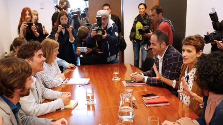 Calvo y Ábalos avisan al PSN que los pactos los decide la dirección federal del PSOE
