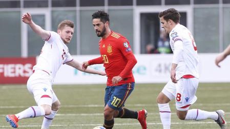 España firma el pleno con goleada