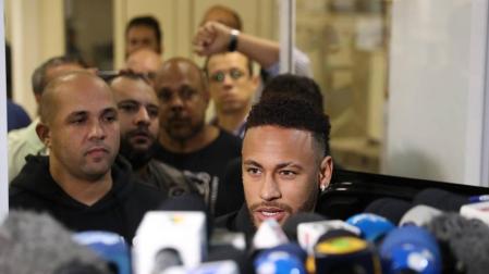 Neymar, a su llegada el pasado jueves a una comisaría de Río de Janeiro.