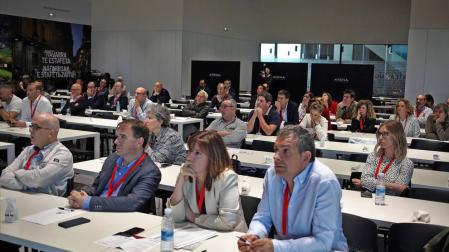 Parte de los asistentes ll Congreso del Futuro del Transporte y Logística, en el Navarra Arena.