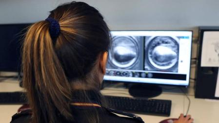 La Policía Científica roza la igualdad: el laboratorio se llena de mujeres