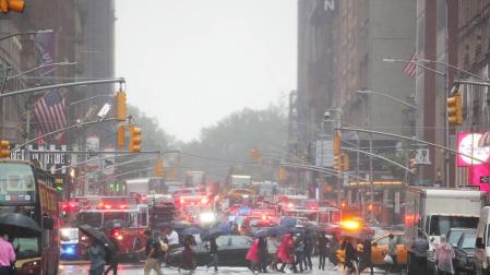 Un helicóptero se estrella en la azotea de un edificio en Nueva York