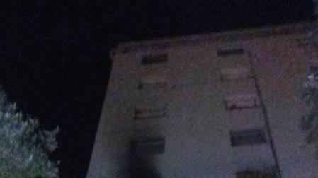 Fachada del edificio donde se ha producido el incendio en Santa Coloma de Gramenet.
