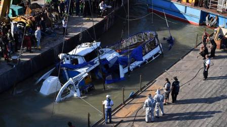Reflotan el barco hundido en Budapest y encuentran 4 cadáveres más