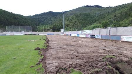 En marcha las obras del campo de hierba artificial de Aoiz