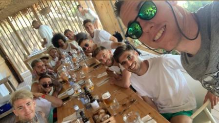 La plantilla al completo de Osasuna disfruta de las vacaciones en Ibiza