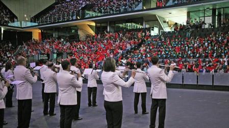 Fotos del concierto de La Pamplonesa en el Navarra Arena ante 7.000 escolares de 32 colegios