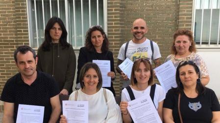 De izda a dcha: Arancha Gutiérrez Alarcia; Elena Cubero Gómara; Ion Gómara Gorrindo; Soraya Jarauta Simón; Manuel Sandúa Sada; Reyes Arriazu Arriazu; Natalia Ortega Clemente; Merche Miranda Jurado.