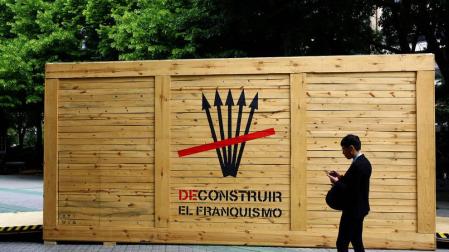 Una exposición recoge símbolos franquistas en Navarra
