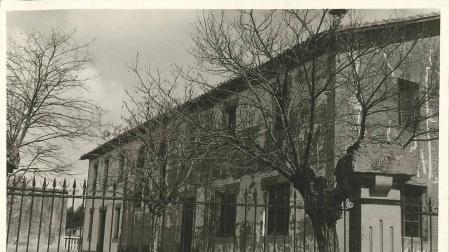 Edificio de la fundación de Filomena Azcona y Jaurrieta en Luquin.