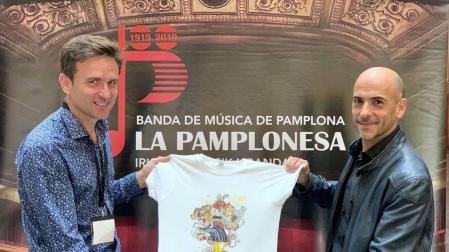 César Oroz diseña una camiseta a La Pamplonesa por  centenario