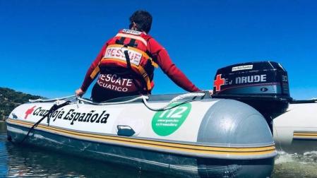 Un equipo acuático de Cruz Roja.