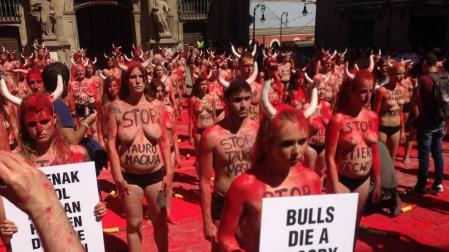 AnimaNaturalis y PETA reclaman "un San Fermín sin sangre"